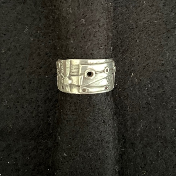 UNISEX SIGNED HAND CRAFTED STERLING RING - Picture 2 of 3